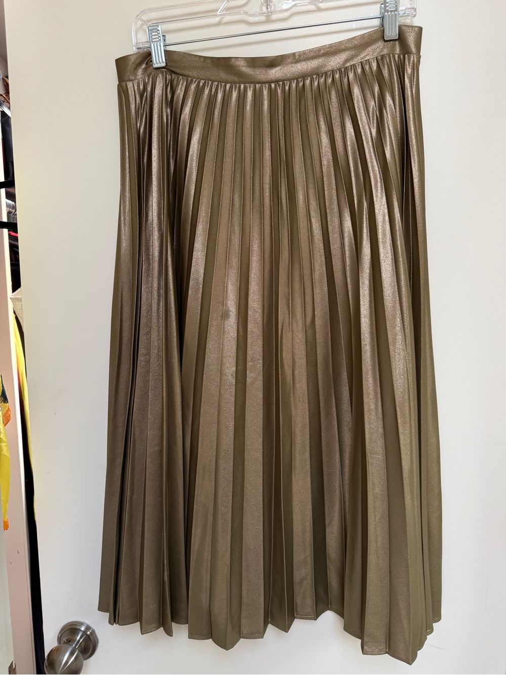 Ann Taylor Pleated Gold Metallic Midi Skirt. 8